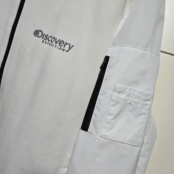 [SOLD OUT] 디스커버리 남성 화이트 항공점퍼 봄버자켓