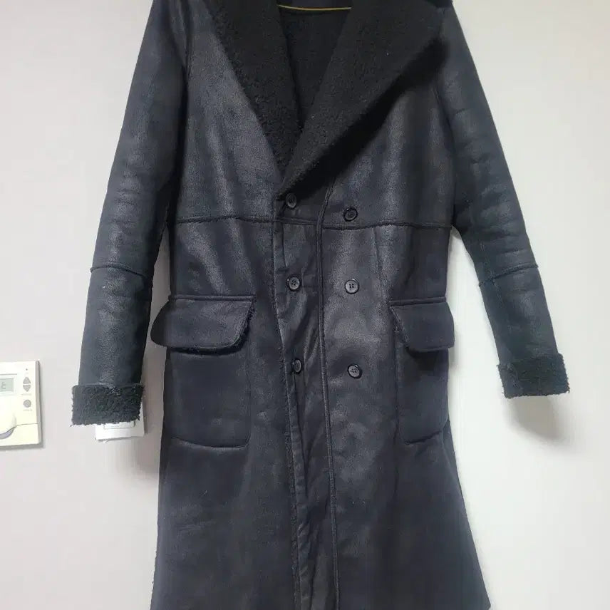 [BUNJANG] SUGI Black Mouton Coat / SUGI 브랜드의 블랙 무스탕 코트예요부드러운 양털 안감