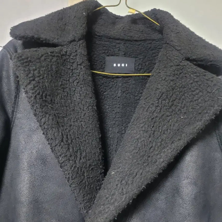 [BUNJANG] SUGI Black Mouton Coat / SUGI 브랜드의 블랙 무스탕 코트예요부드러운 양털 안감