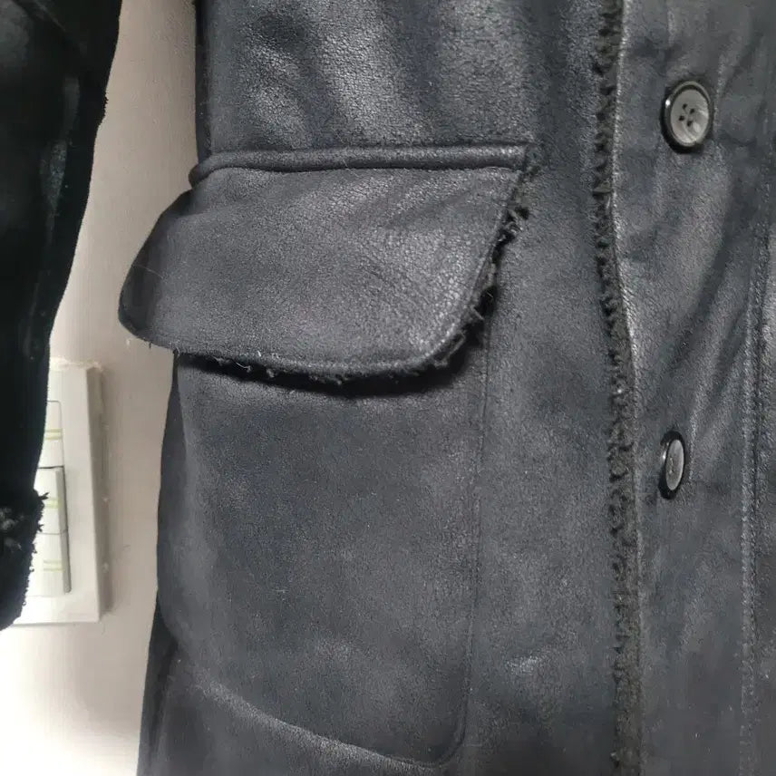 [BUNJANG] SUGI Black Mouton Coat / SUGI 브랜드의 블랙 무스탕 코트예요부드러운 양털 안감