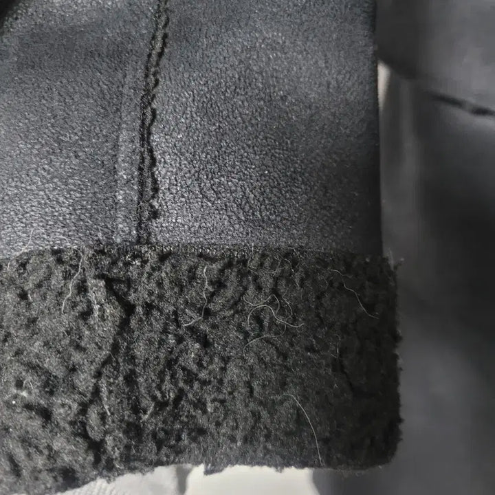 [BUNJANG] SUGI Black Mouton Coat / SUGI 브랜드의 블랙 무스탕 코트예요부드러운 양털 안감