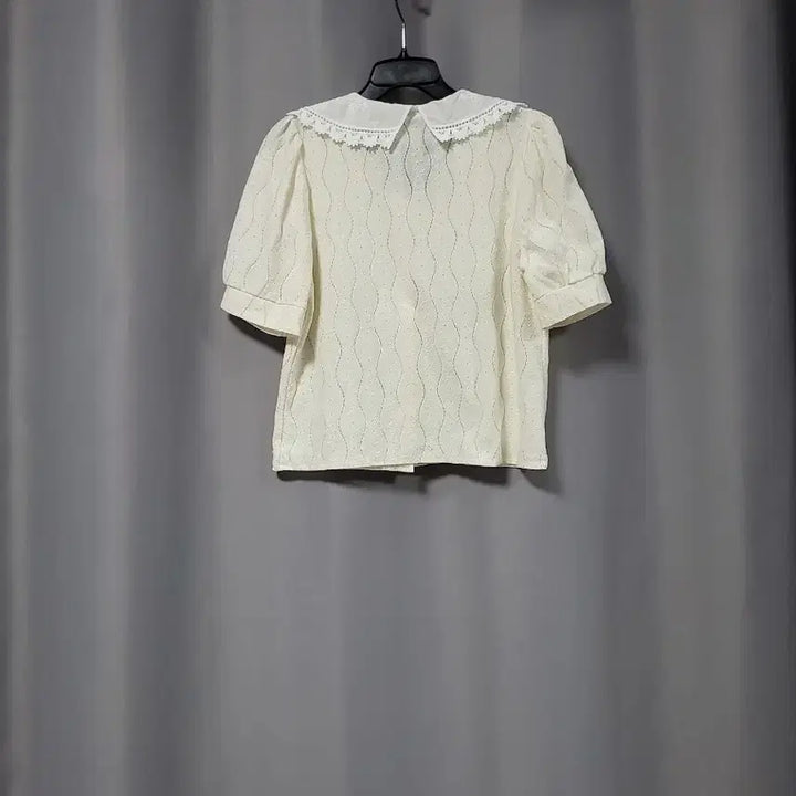 [BUNJANG] Blue Lace Blouse / 블루레이스 레이스 카라 큐빅단추 블라우스