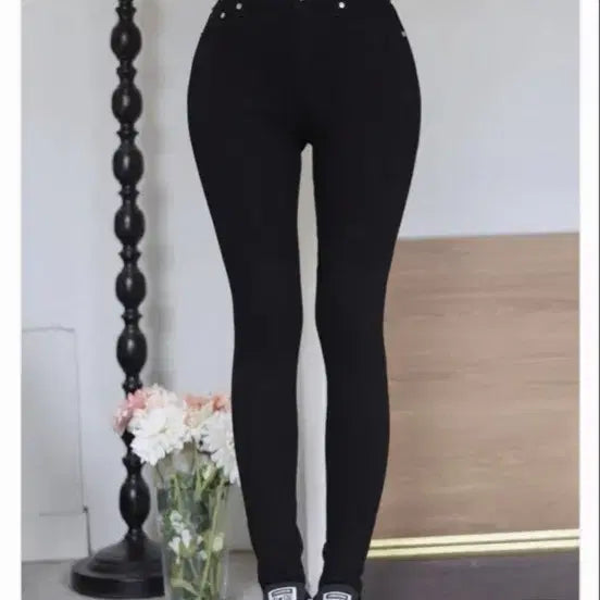 [BUNJANG] Kinda Me Hip Volume Skinny Jeans (Black/White) - Size S / 새상품)카인다미 골반볼륨 블랙/화이트 스키니진 S