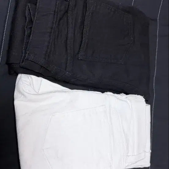 [BUNJANG] Kinda Me Hip Volume Skinny Jeans (Black/White) - Size S / 새상품)카인다미 골반볼륨 블랙/화이트 스키니진 S