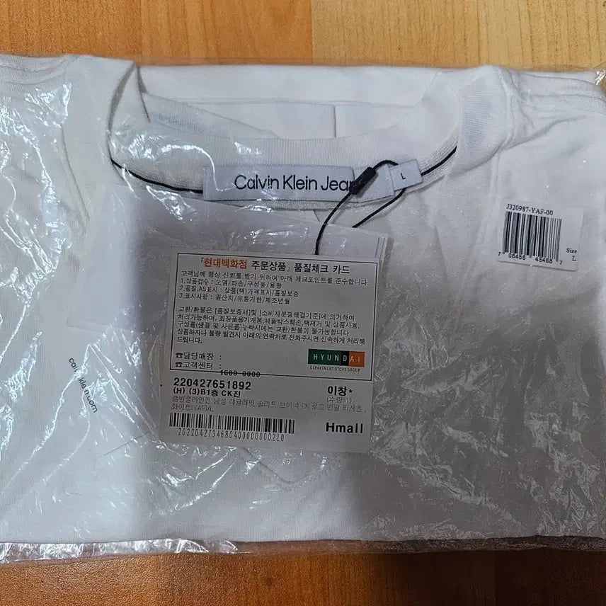 [BUNJANG] Calvin Klein V-neck CK Logo T-shirt / (새제품)켈빈클라인진 브이넥 ck로고 반팔티 L사이즈 팔아요