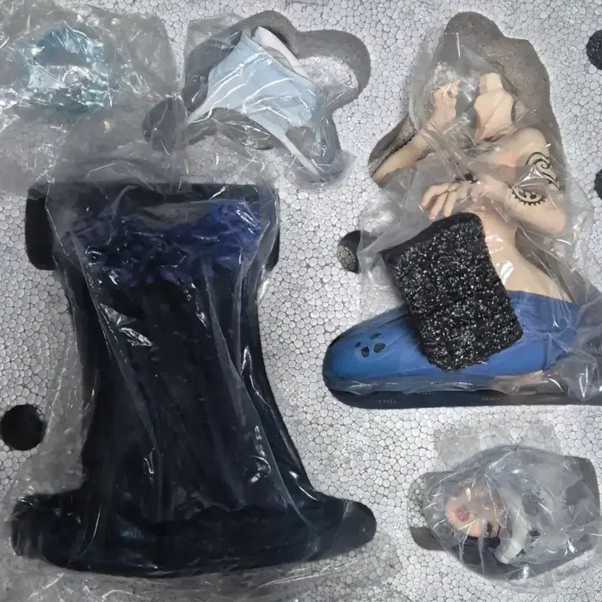 [BUNJANG] One Piece Trafalgar Law Resin Figure / 원피스 트라팔가 로우 여성화 레진피규어
