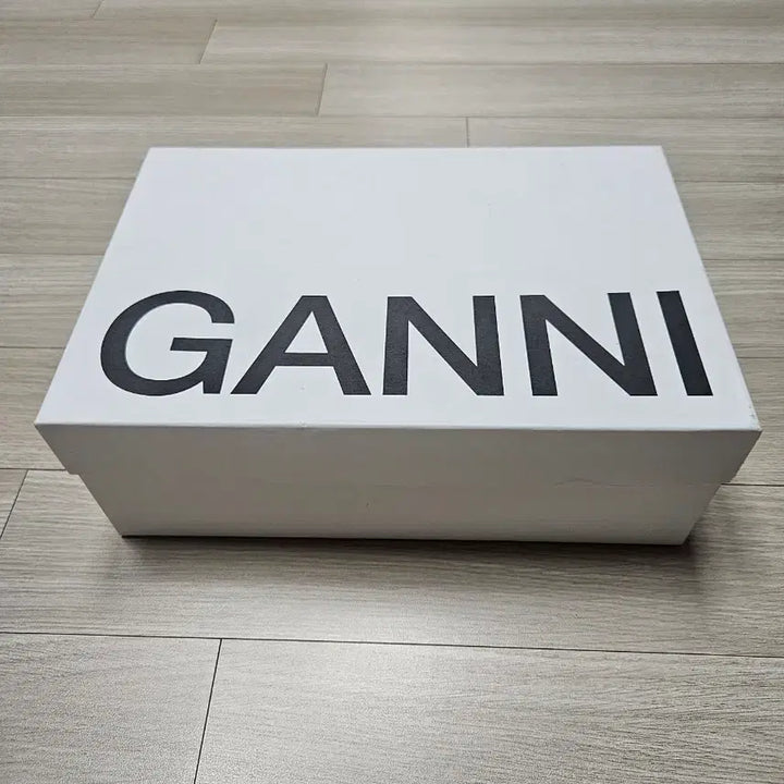 [BUNJANG] GANNI Crystal Leather Loafers (Size 35) / 새제품 가니 GANNI 크리스털 가죽 구두 225 size35