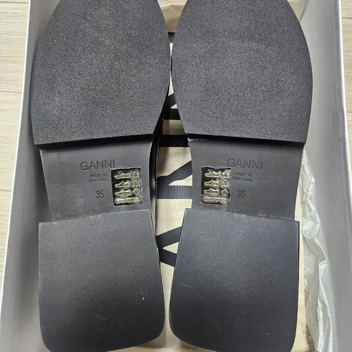 [BUNJANG] GANNI Crystal Leather Loafers (Size 35) / 새제품 가니 GANNI 크리스털 가죽 구두 225 size35
