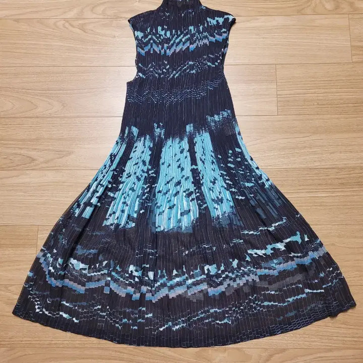 [BUNJANG] Issey Miyake Pleats Please Artistic High-End Dress / 이세이미야케 아름답고  예술적인 고가 원피스 반목 탑 플리츠플리즈