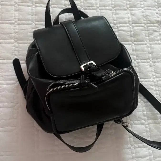 [BUNJANG] Glossy String Leather Hobo Backpack / 글로시 스트링 복조리 레더 가죽 보부상 백팩