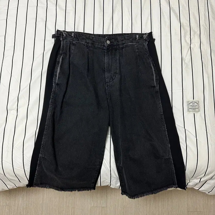 [BUNJANG] Poliloop Rebuild 6-Cut Denim Shorts / 폴리테루 리빌드 6컷 데님 반바지(3)