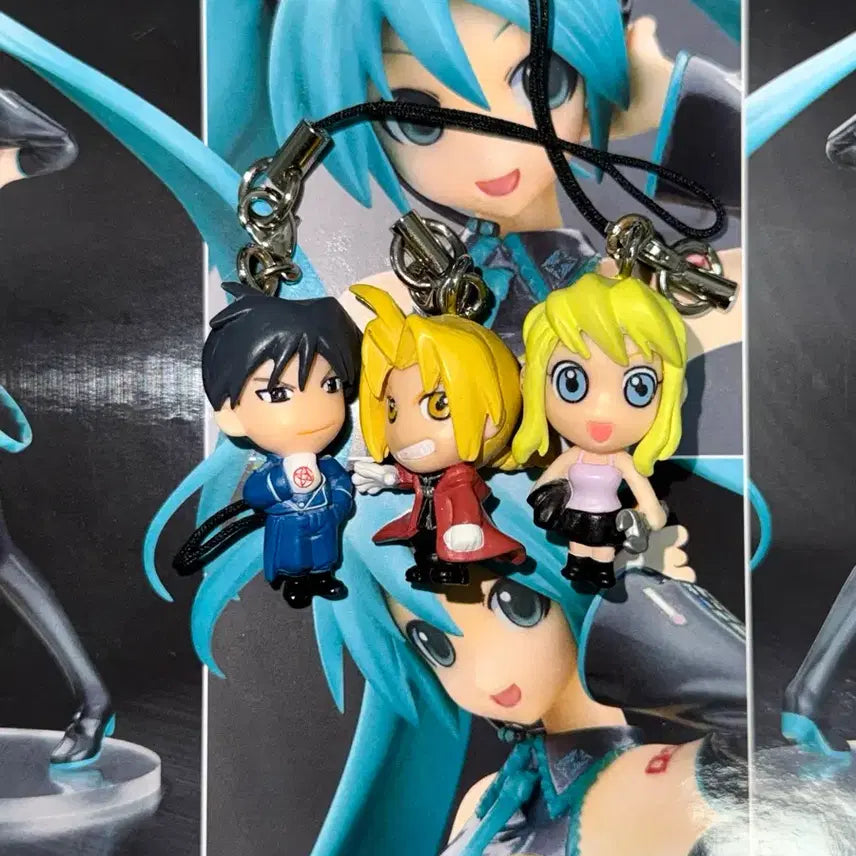 [BUNJANG] Fullmetal Alchemist Edward Mustang Winry Strap Keyring Bundle Set / 강철의 연금술사 하가렌 강연금 에드워드 머스탱 윈리 스트랩 키링 양도