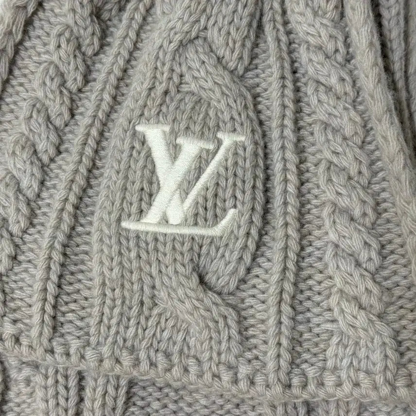 [BUNJANG] 루이비통 온리 LV 케이블 머플러 베이지 / 루이비통 온리 LV 케이블 머플러 베이지
