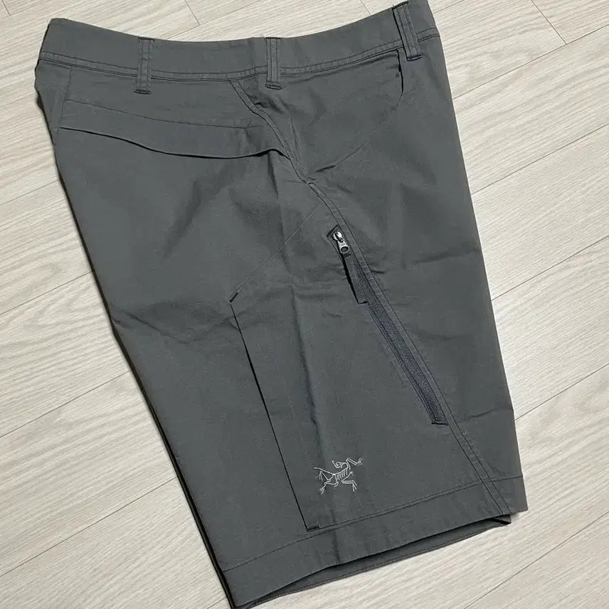 [SOLD OUT] 아크테릭스 스토우 쇼츠 9.5인치 cinder 반바지 32