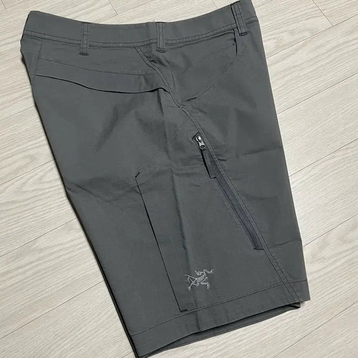 [SOLD OUT] 아크테릭스 스토우 쇼츠 9.5인치 cinder 반바지 32