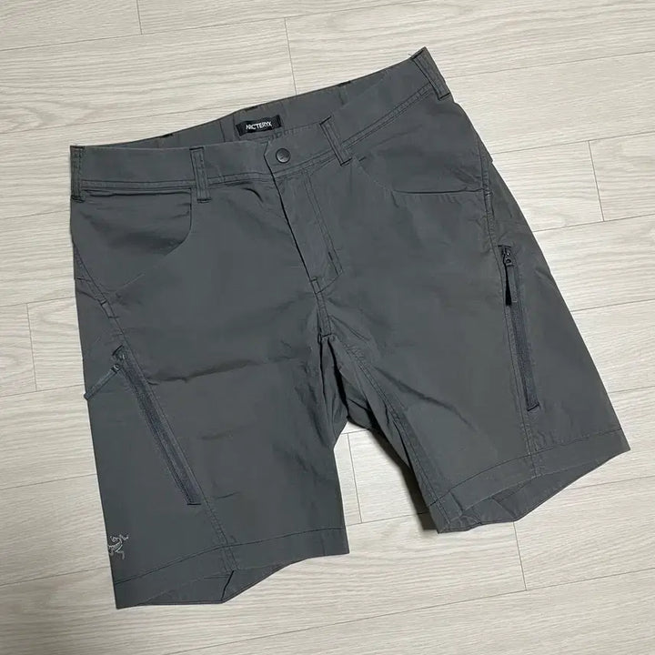[SOLD OUT] 아크테릭스 스토우 쇼츠 9.5인치 cinder 반바지 32