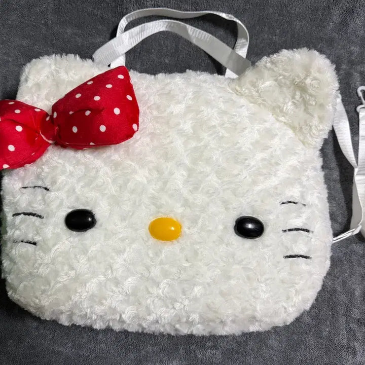 [BUNJANG] Hello Kitty Fuzzy Face Tote Bag &amp; Backpack / 귀여운 헬로키티 얼굴 모양의 복슬복슬한  토트백  &amp; 백팩
