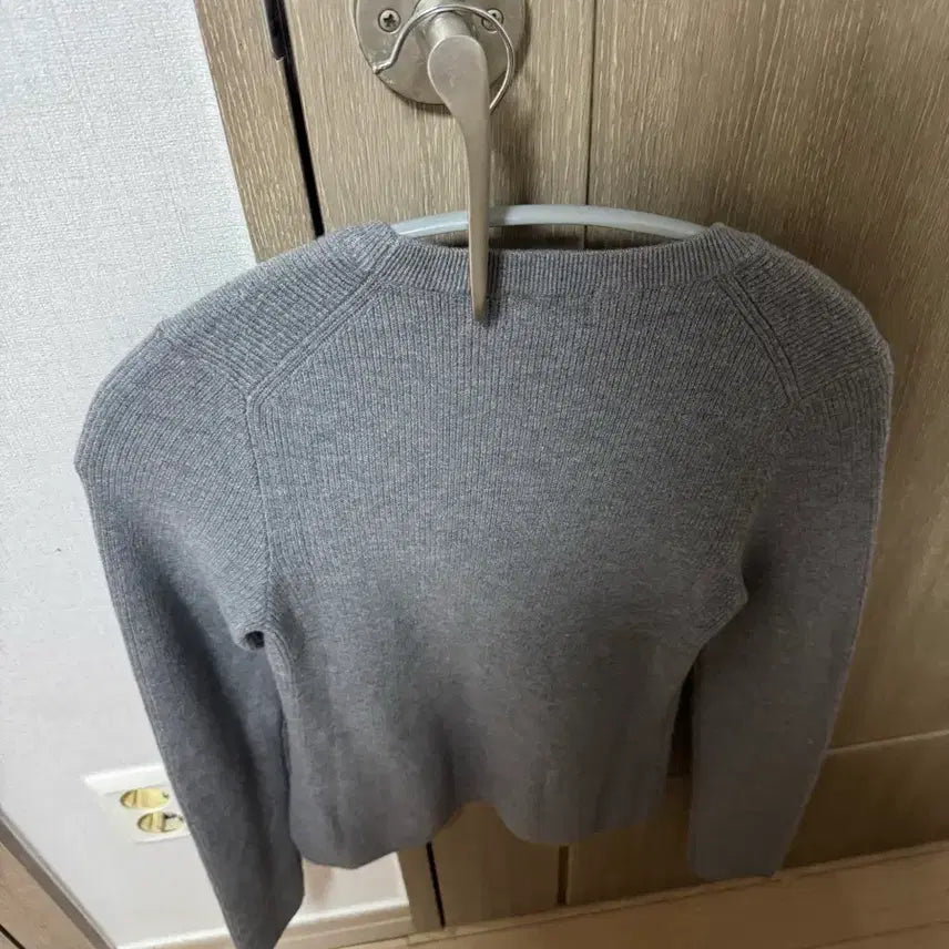 [SOLD OUT] 무탠다드 우먼즈 리브드 슬림 크루 넥 니트 [미디엄 그레이]