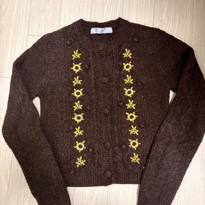 [BUNJANG] 8 Seconds Floral Embroidered Cardigan / 에잇세컨즈 브라운 꽃자수 가디건