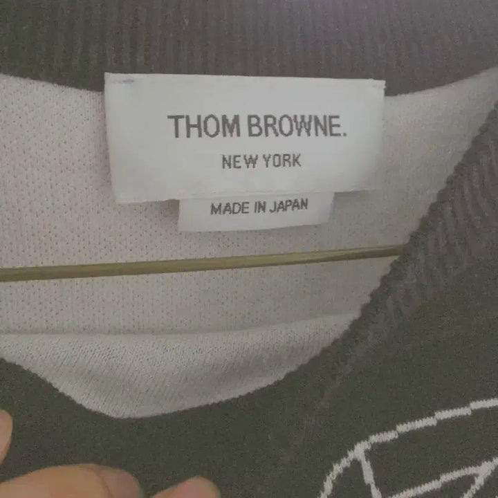 [BUNJANG] Thom Browne Navy Fish Embroidery Knit Long Sleeve T-shirt / 톰브라운 네이비흰배색 물고기 자수 니트 긴팔티