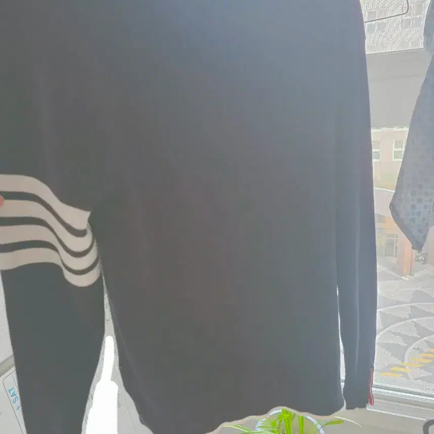 [BUNJANG] Thom Browne Navy Fish Embroidery Knit Long Sleeve T-shirt / 톰브라운 네이비흰배색 물고기 자수 니트 긴팔티