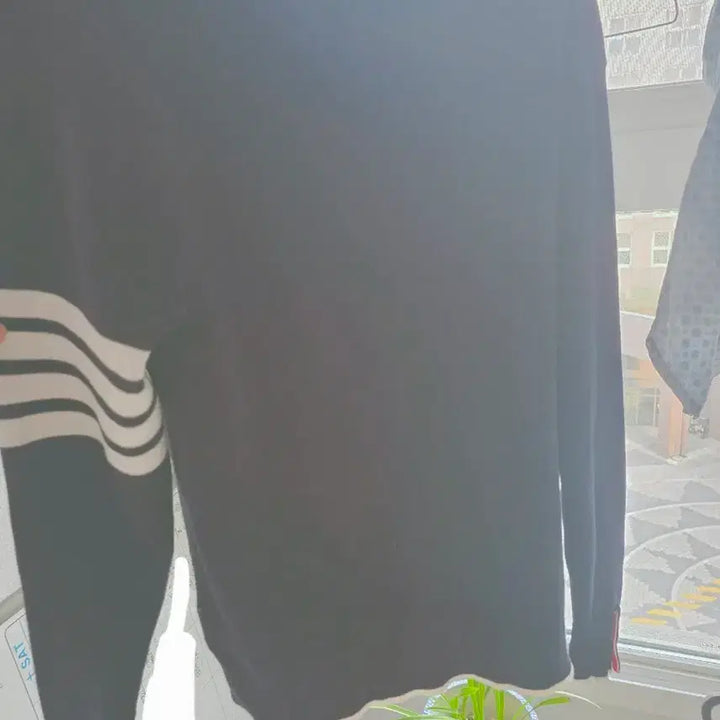 [BUNJANG] Thom Browne Navy Fish Embroidery Knit Long Sleeve T-shirt / 톰브라운 네이비흰배색 물고기 자수 니트 긴팔티
