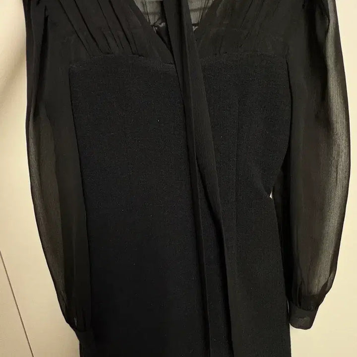 [BUNJANG] Le Soir Radeau Sheer Neck Mini Dress / 르쇼어 르아드쥬 시스루 타이 미니 원피스