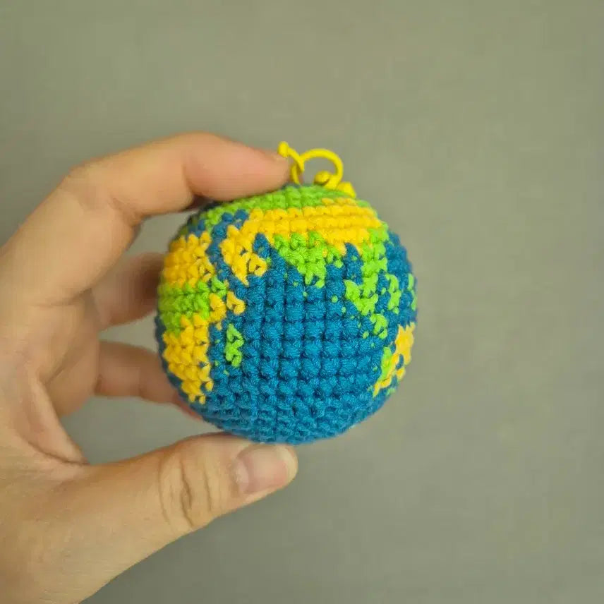 [BUNJANG] Project Hail Mary Knitted Globe Keychain / 프로젝트 헤일메리 뜨개 지구공 지구 키링