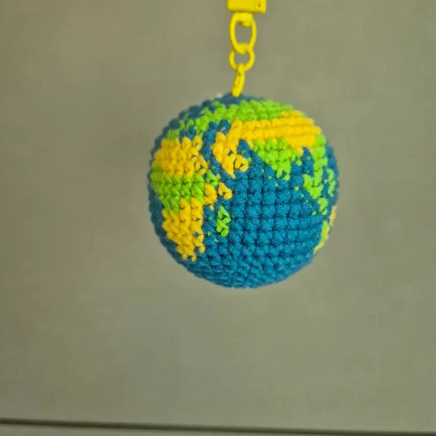 [BUNJANG] Project Hail Mary Knitted Globe Keychain / 프로젝트 헤일메리 뜨개 지구공 지구 키링