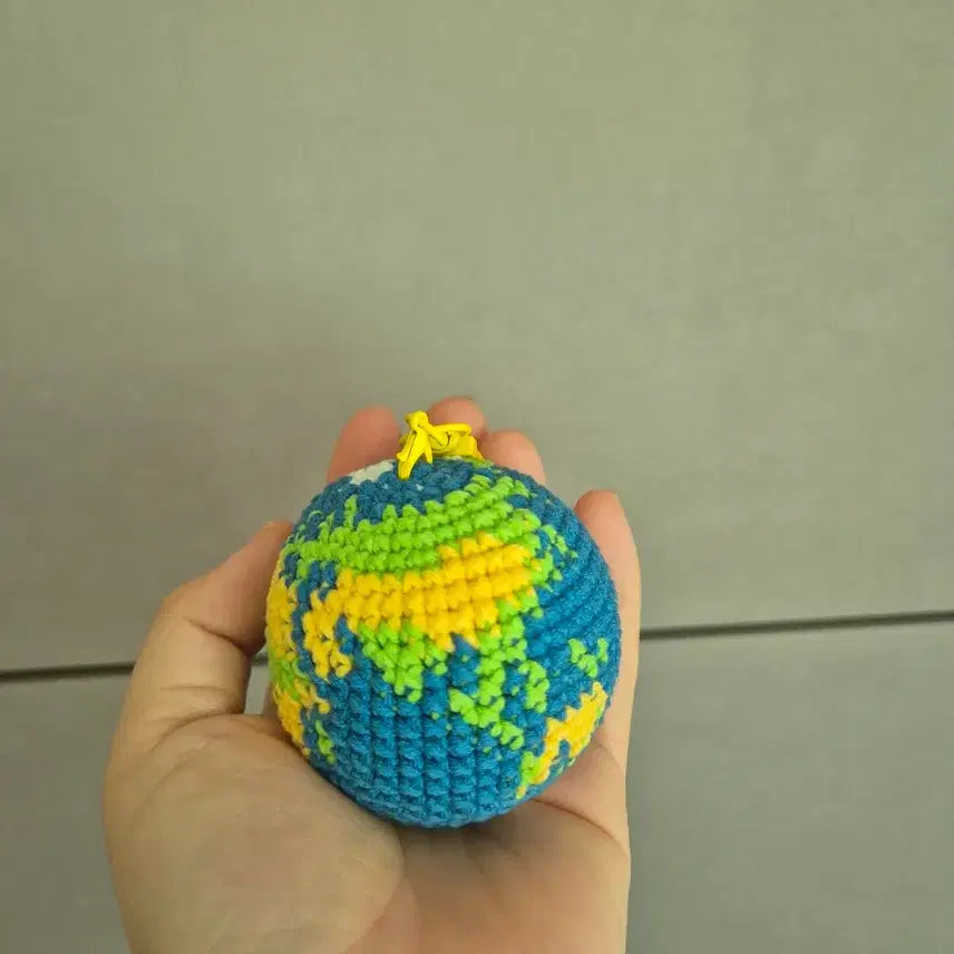 [BUNJANG] Project Hail Mary Knitted Globe Keychain / 프로젝트 헤일메리 뜨개 지구공 지구 키링