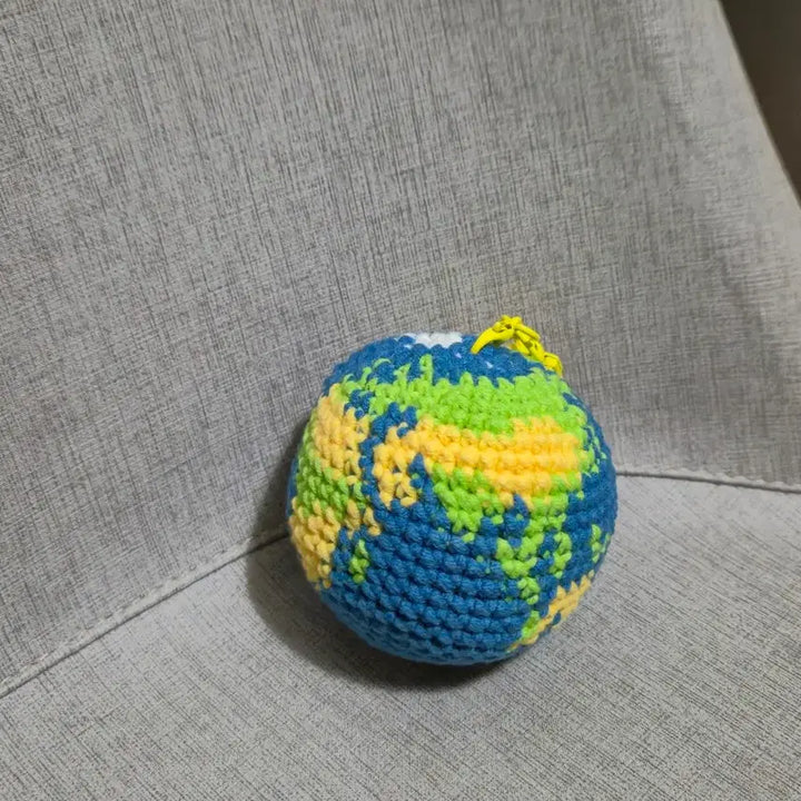 [BUNJANG] Project Hail Mary Knitted Globe Keychain / 프로젝트 헤일메리 뜨개 지구공 지구 키링