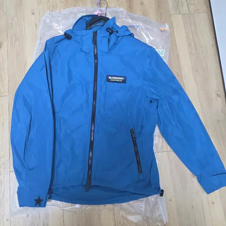 [BUNJANG] Burberry Blue Hooded Windbreaker Jacket / 버버리 블루 바람막이 후드 자켓