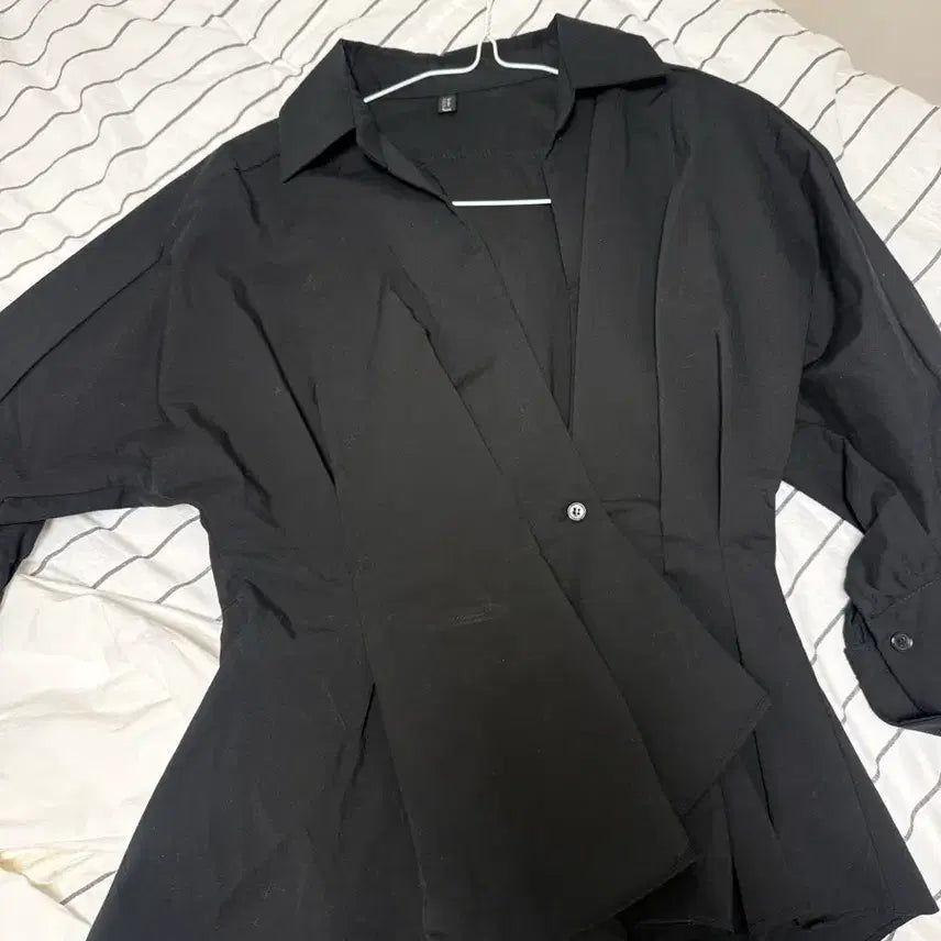 [BUNJANG] Asymmetrical Wrap Blouse / 사선 랩셔츠 오피스룩 검정색 블라우스