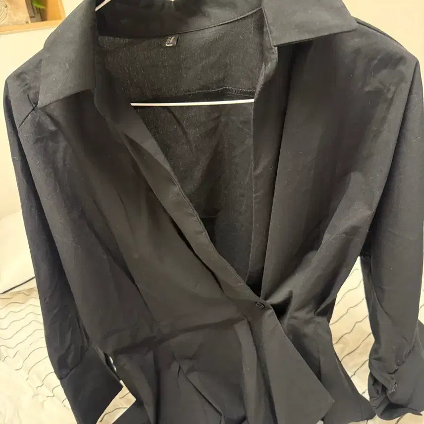 [BUNJANG] Asymmetrical Wrap Blouse / 사선 랩셔츠 오피스룩 검정색 블라우스