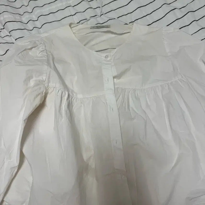 [BUNJANG] Pureda Cropped Blouse / 퓨어다 크롭 블라우스