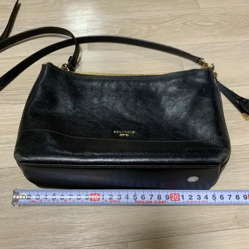 [SOLD OUT] 빈폴 가죽 숄더백