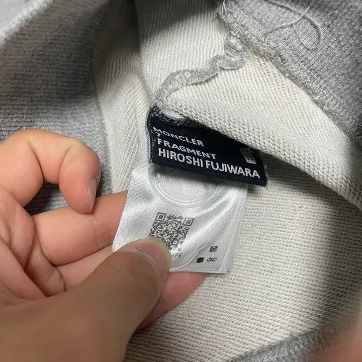 [BUNJANG] Moncler Fragment Hiroshi Fujiwara Logo Crewneck Sweatshirt / 몽클레르 프라그먼트 히로시 후지와라