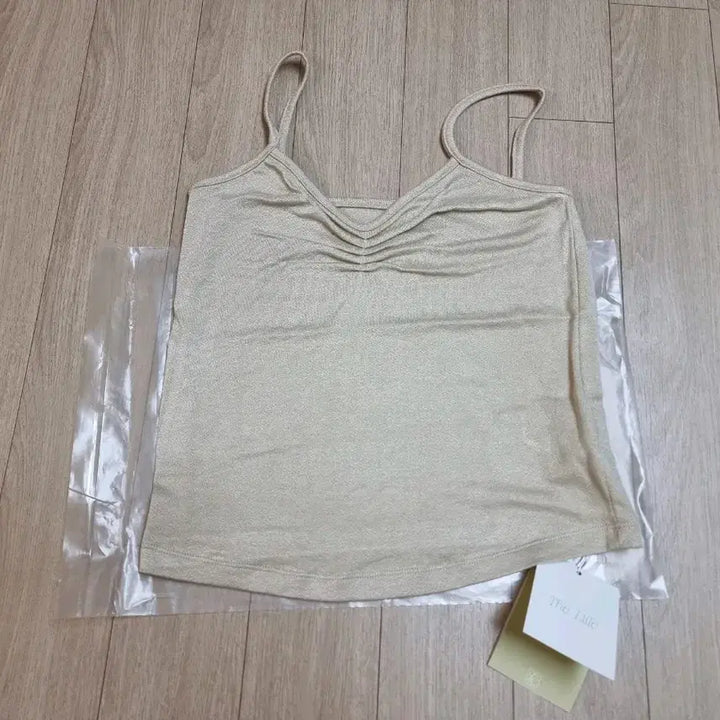 [BUNJANG] The Reel Shirring Sleeveless Tank Top Beige / 더릴 like shirring 슬리브리스 나시티 베이지