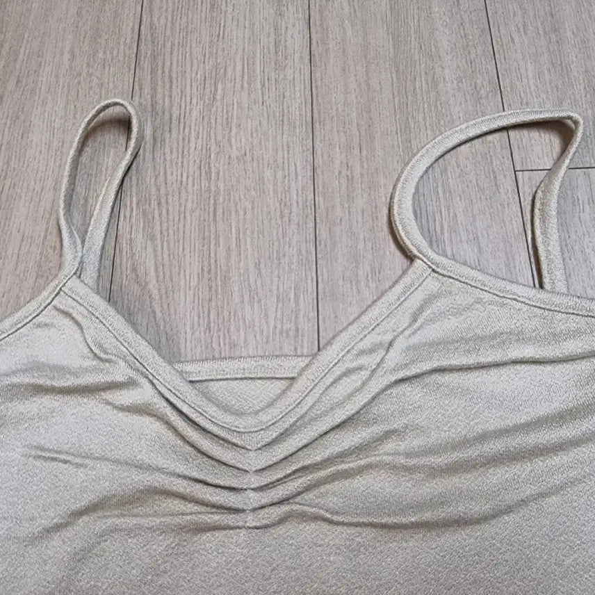 [BUNJANG] The Reel Shirring Sleeveless Tank Top Beige / 더릴 like shirring 슬리브리스 나시티 베이지