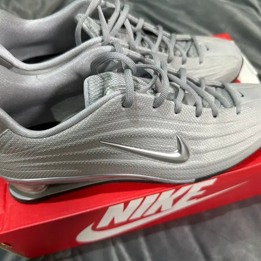 [BUNJANG] Nike Shox Metallic Silver Sneakers / 나이키 샥스 메탈릭 실버 270