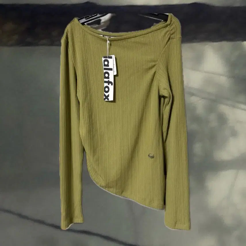 [BUNJANG] LALAFOX Unbalance Off-Shoulder T-Shirt / 새상품 라라폭스 언발란스 오프숄더 티셔츠