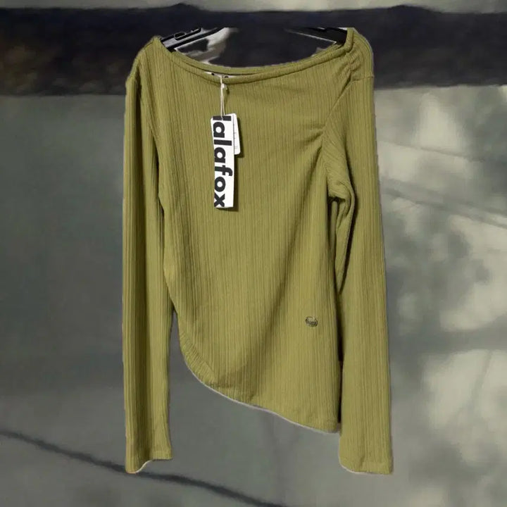 [BUNJANG] LALAFOX Unbalance Off-Shoulder T-Shirt / 새상품 라라폭스 언발란스 오프숄더 티셔츠