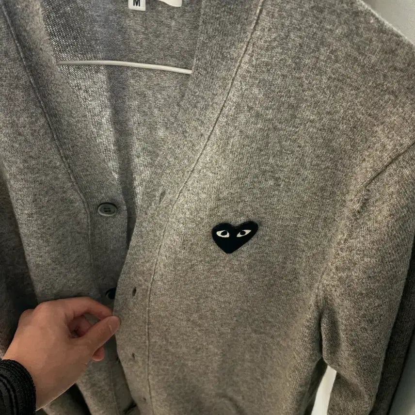 [BUNJANG] Comme des Garcons Black Heart Knit Cardigan Grey / M) 꼼데가르송 블랙 하트니트 가디건 그레이