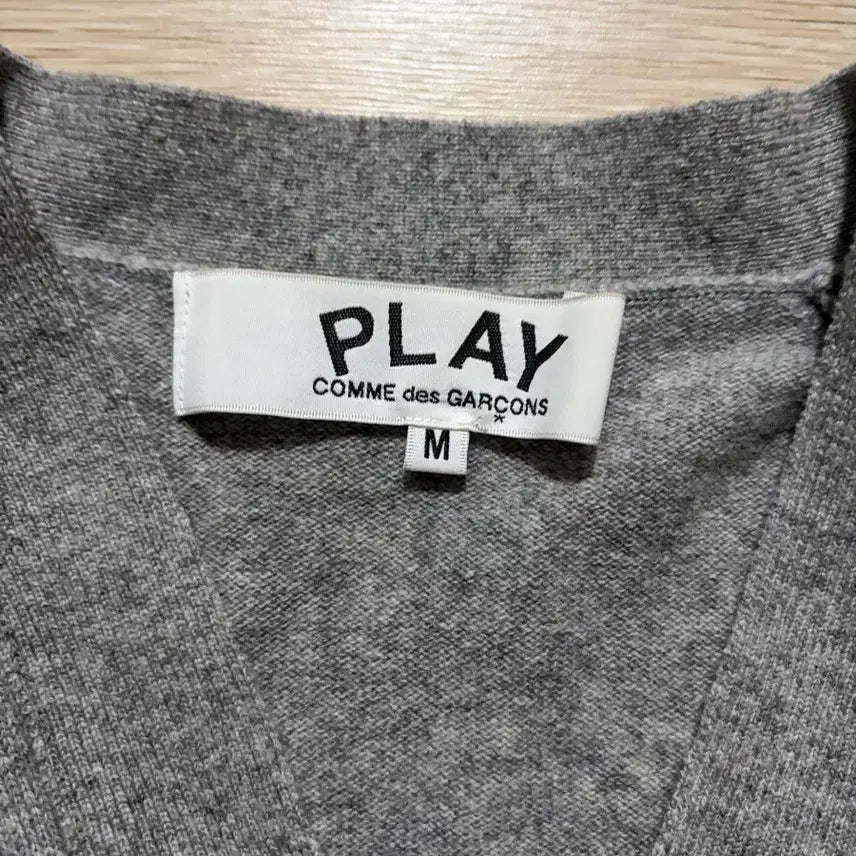 [BUNJANG] Comme des Garcons Black Heart Knit Cardigan Grey / M) 꼼데가르송 블랙 하트니트 가디건 그레이