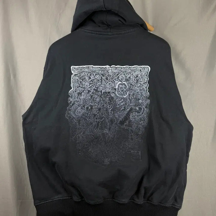 [BUNJANG] Songzio Artwork Embroidered Hoodie Sweatshirt Size 100 / 100 ) 송지오 아트워크 엠브로이드 후드 스웻셔츠