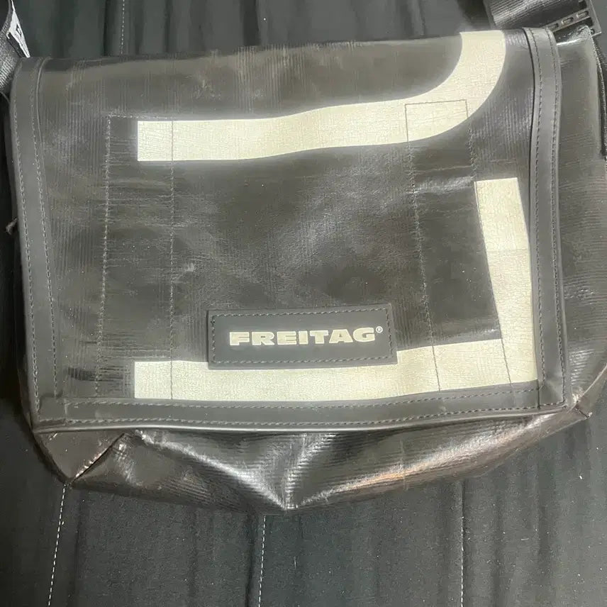 [BUNJANG] Freitag R501 Lassi Crossbody Bag Black / 프라이탁 블랙 라씨