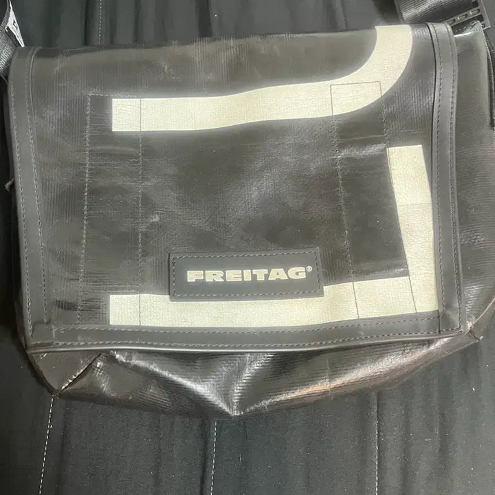 [BUNJANG] Freitag R501 Lassi Crossbody Bag Black / 프라이탁 블랙 라씨