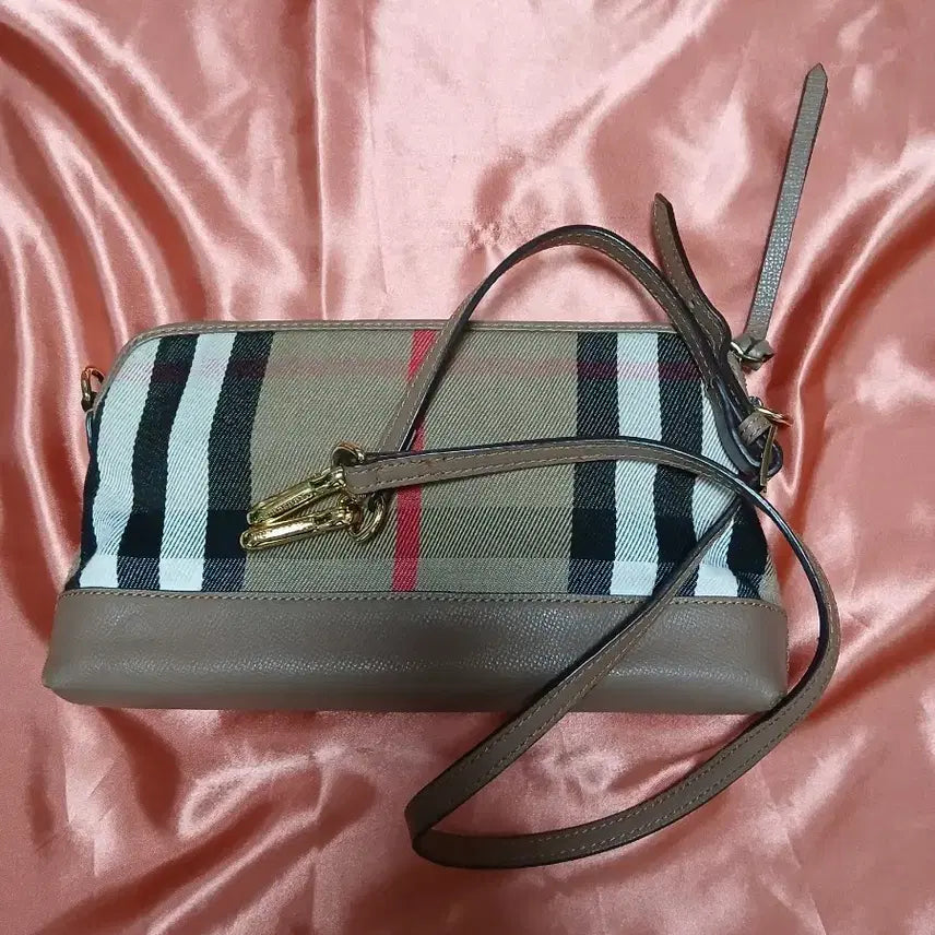 [BUNJANG] Burberry New Hampshire Check Crossbody Bag / 버버리 뉴 햄프셔 체크 크로스