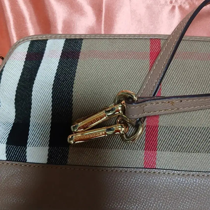 [BUNJANG] Burberry New Hampshire Check Crossbody Bag / 버버리 뉴 햄프셔 체크 크로스