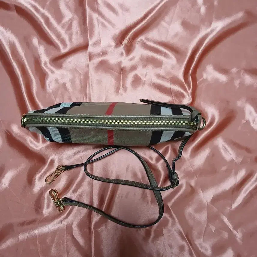 [BUNJANG] Burberry New Hampshire Check Crossbody Bag / 버버리 뉴 햄프셔 체크 크로스